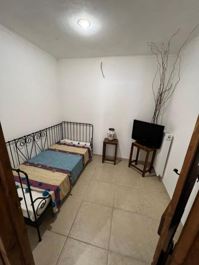 Apartment In Salamina With Garden & Sea View Selinia Zewnętrze zdjęcie