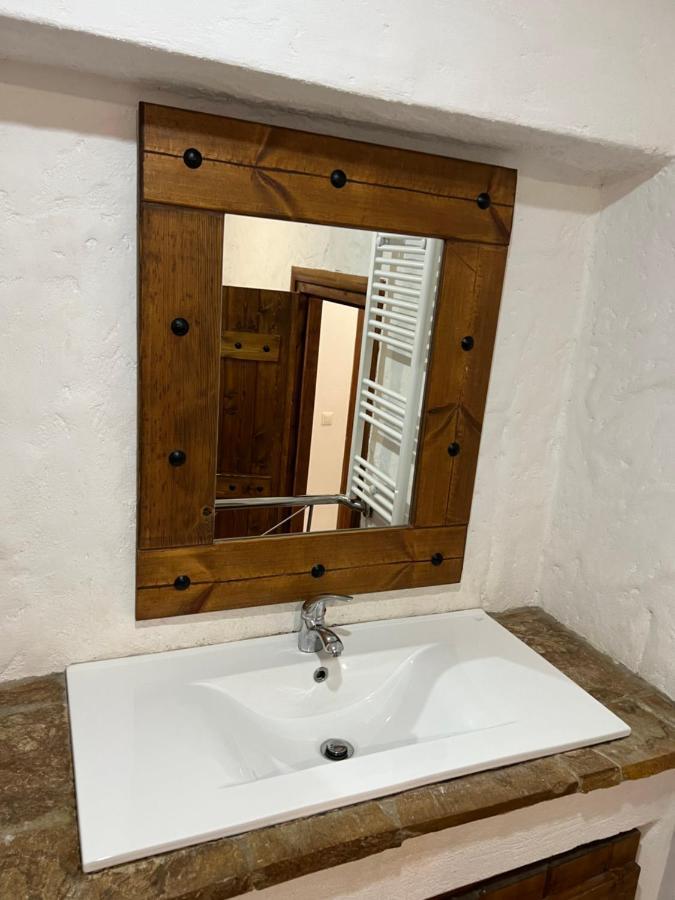 Apartment In Salamina With Garden & Sea View Selinia Zewnętrze zdjęcie