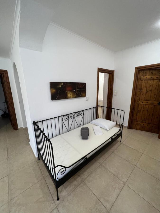 Apartment In Salamina With Garden & Sea View Selinia Zewnętrze zdjęcie