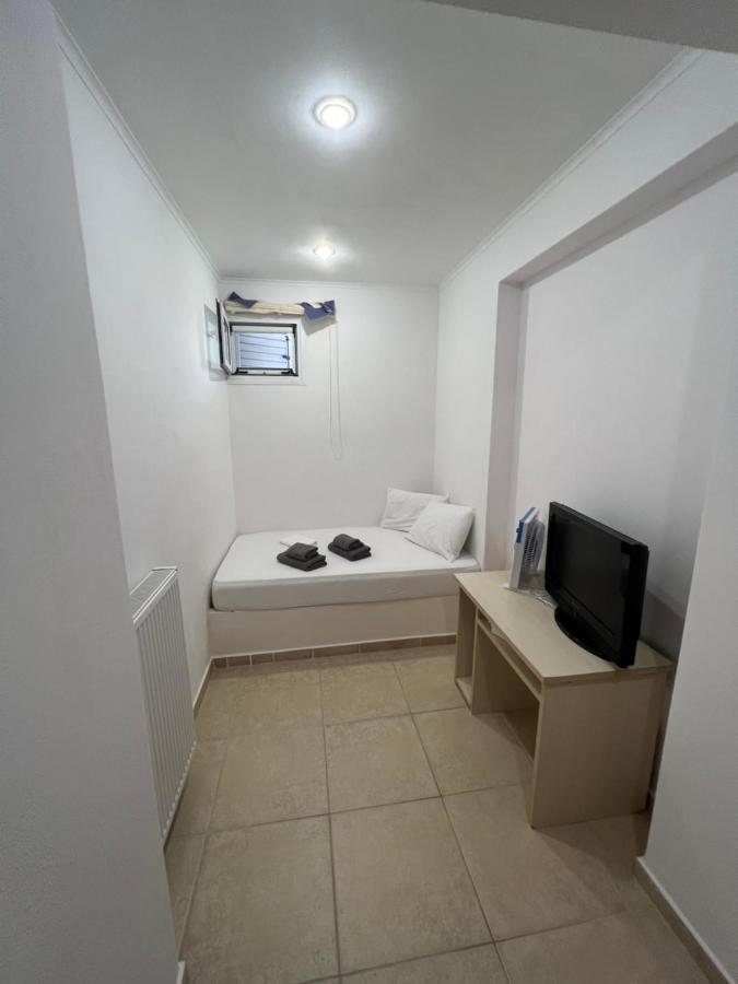 Apartment In Salamina With Garden & Sea View Selinia Zewnętrze zdjęcie