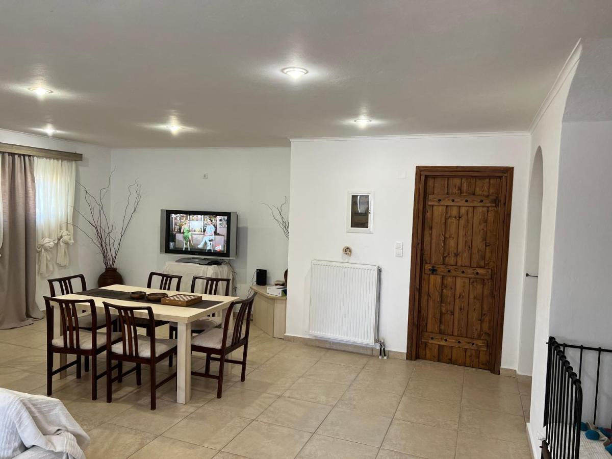 Apartment In Salamina With Garden & Sea View Selinia Zewnętrze zdjęcie
