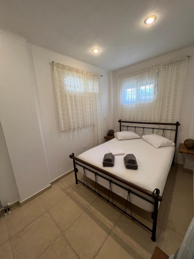 Apartment In Salamina With Garden & Sea View Selinia Zewnętrze zdjęcie