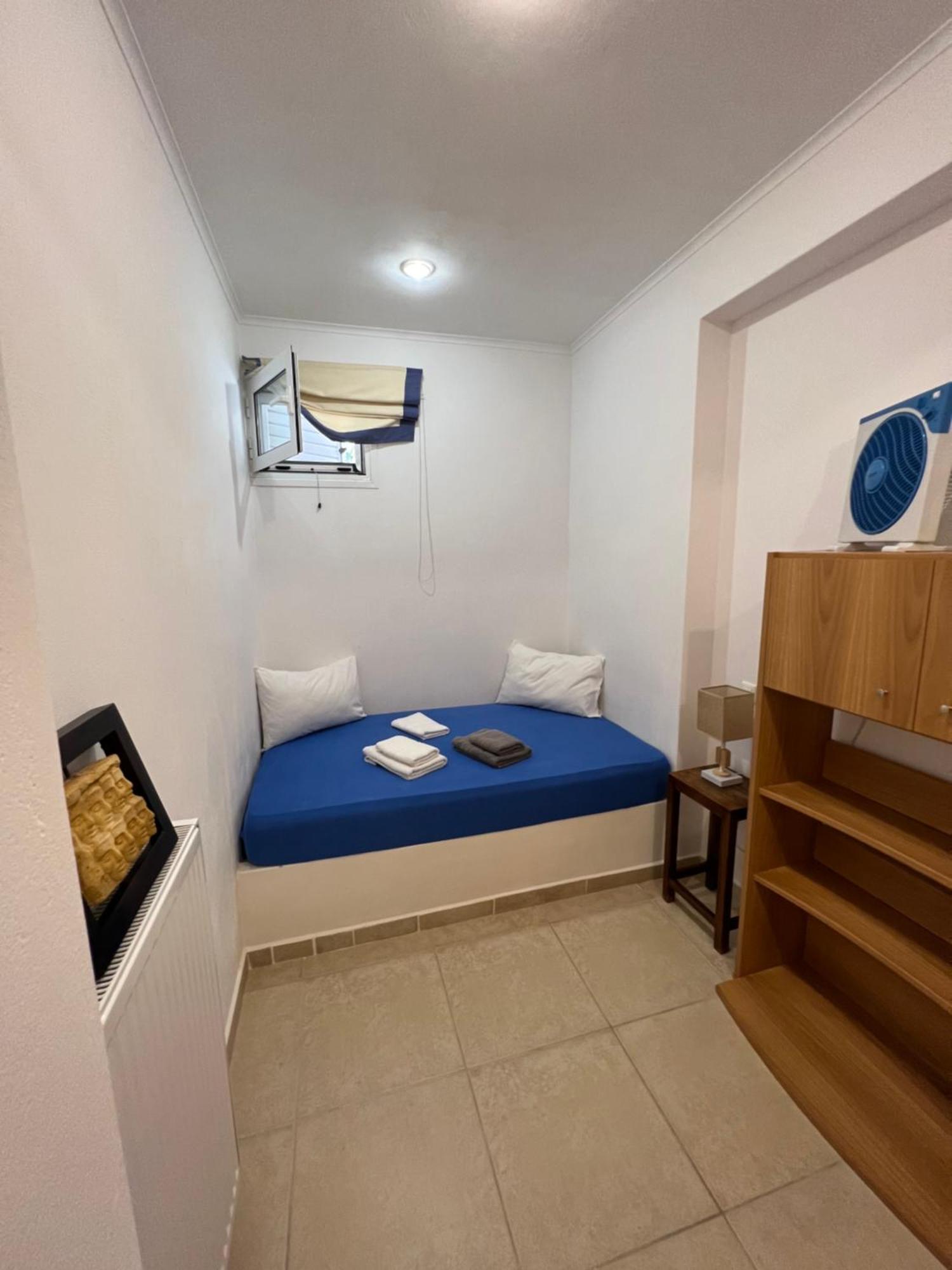 Apartment In Salamina With Garden & Sea View Selinia Zewnętrze zdjęcie